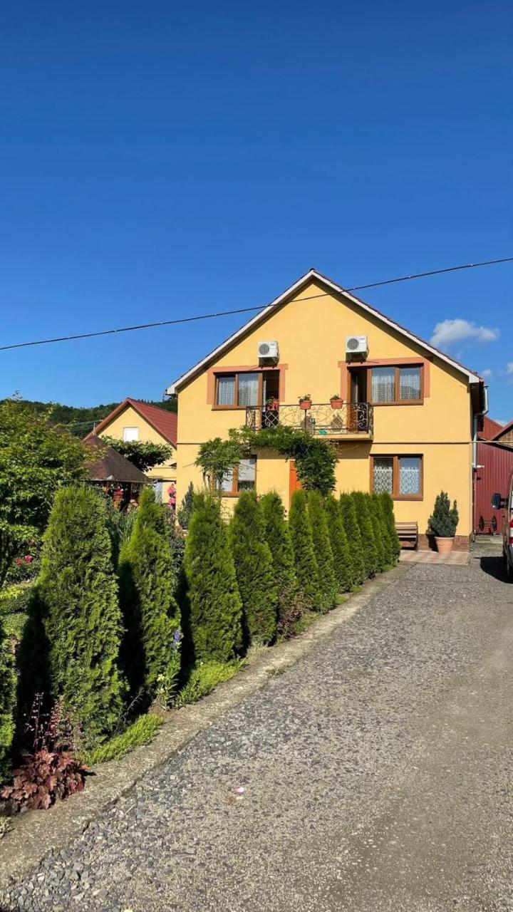 Квітковий Двір Golubinoye Exterior foto