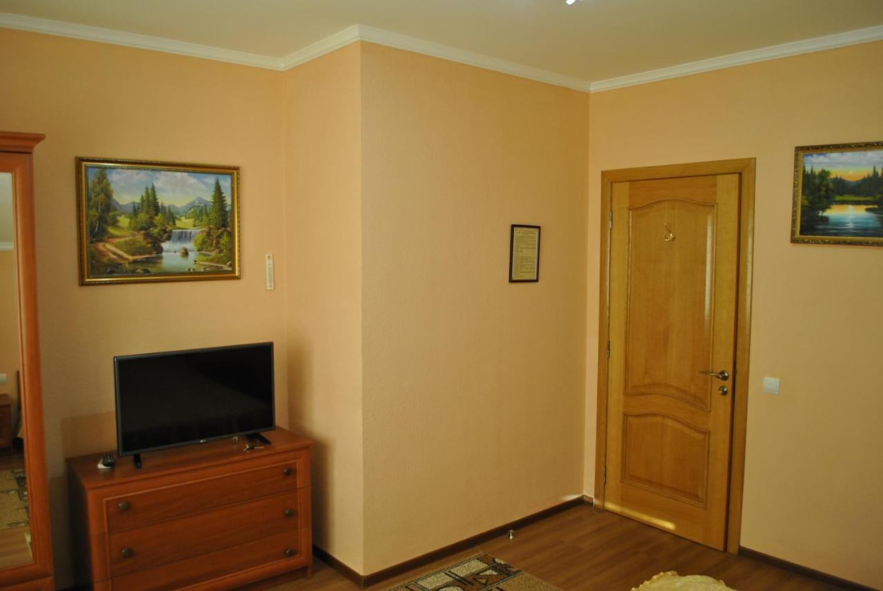 Квітковий Двір Golubinoye Exterior foto