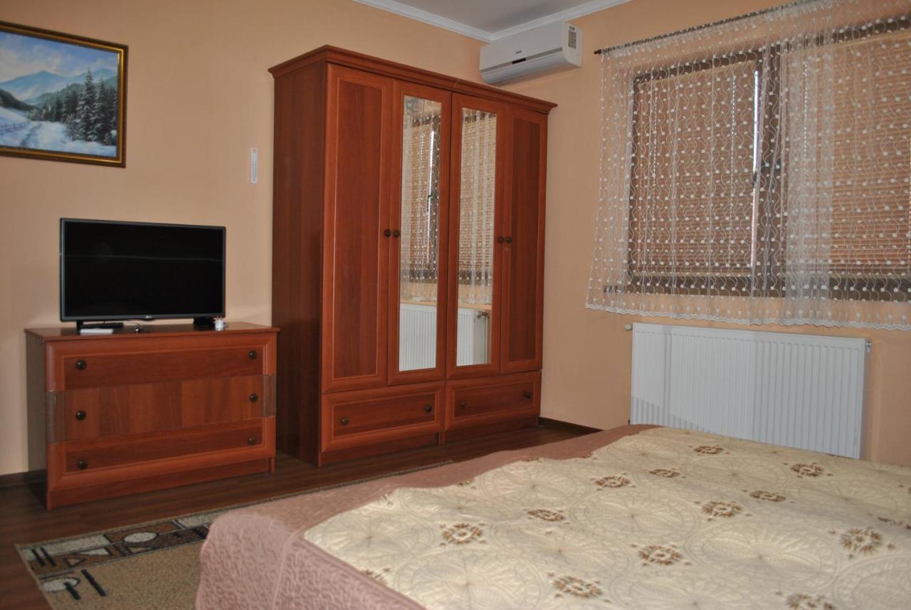 Квітковий Двір Golubinoye Exterior foto