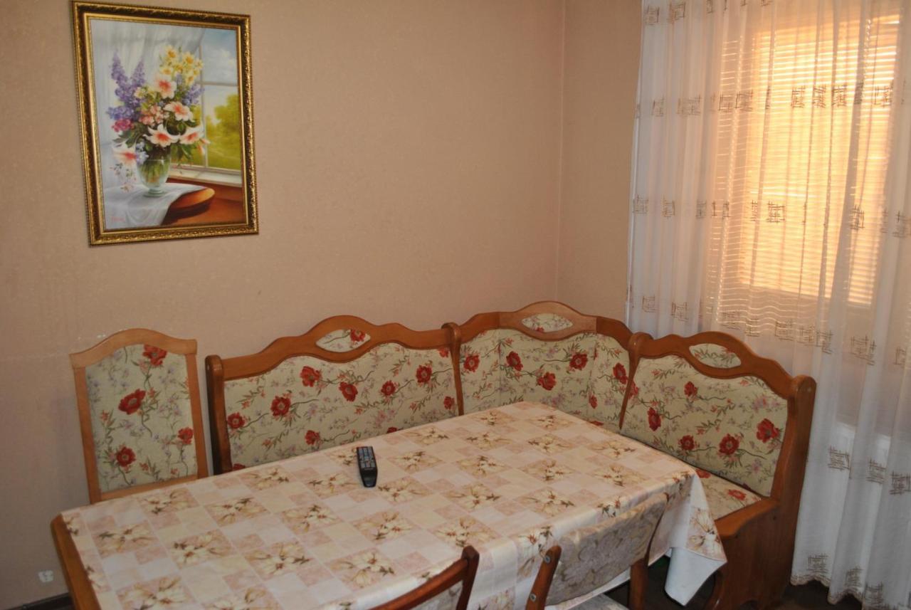 Квітковий Двір Golubinoye Exterior foto